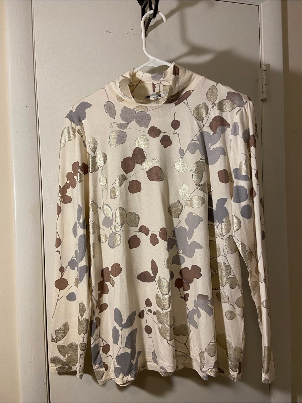 Chico's Cream Metallic Leaf Print Long-Sleeve Top
